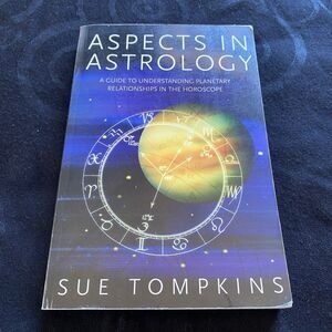 Aspects in Astrology: A Guide to - Paperback, by Tompkins Sue - Very Good